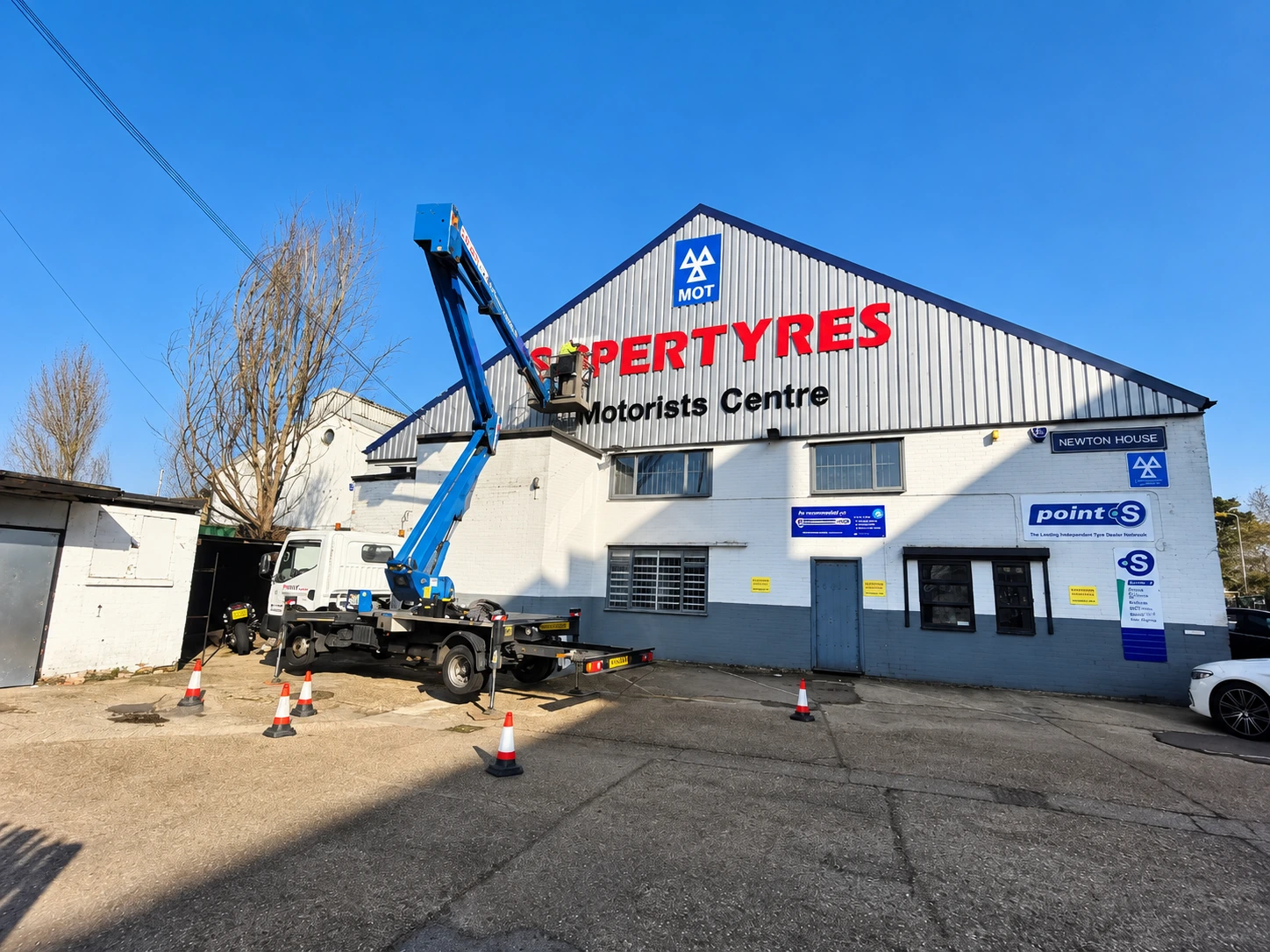 Sign Installation & Banner Installation Services UK