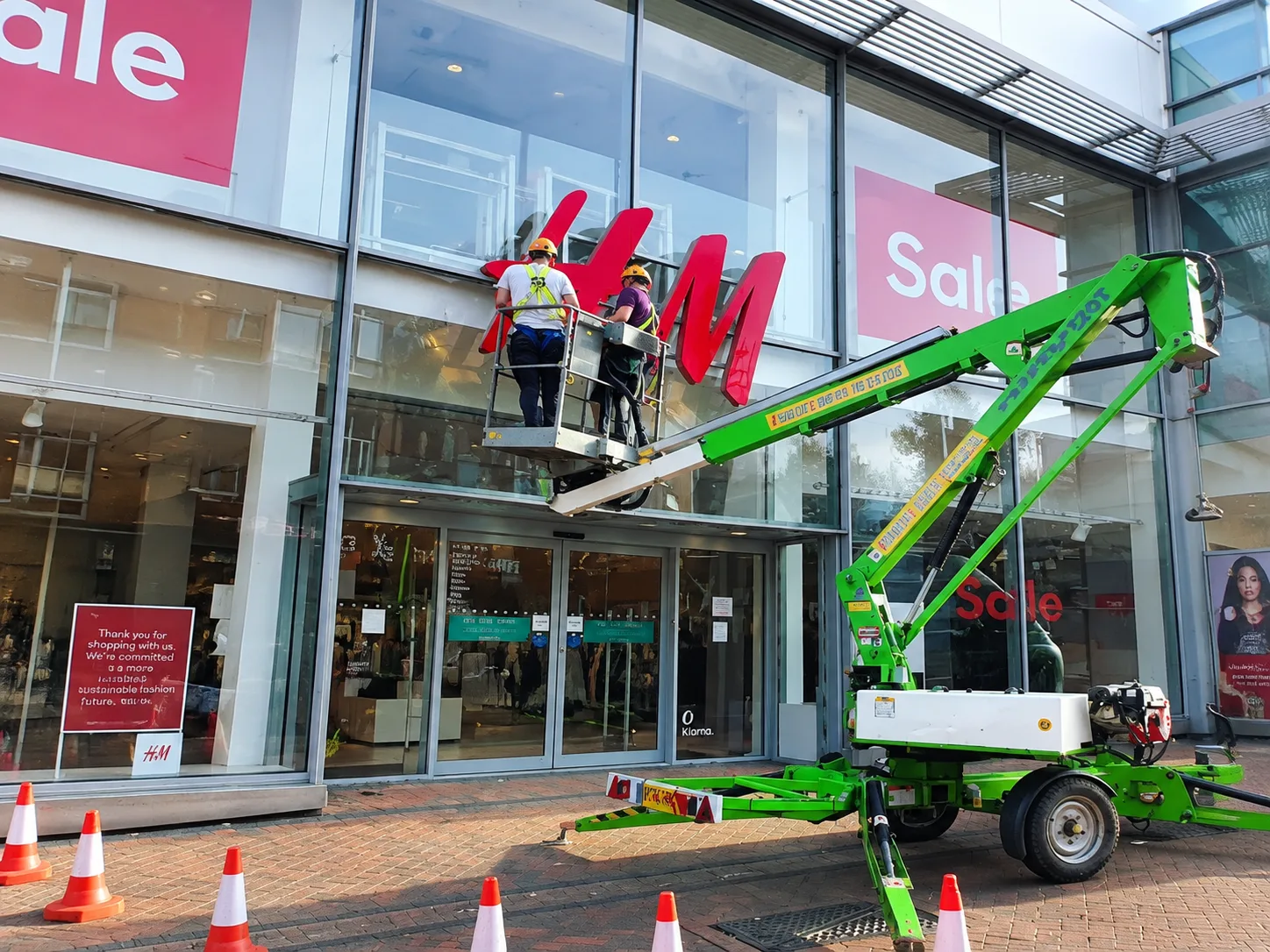 Sign Installation & Banner Installation Services UK
